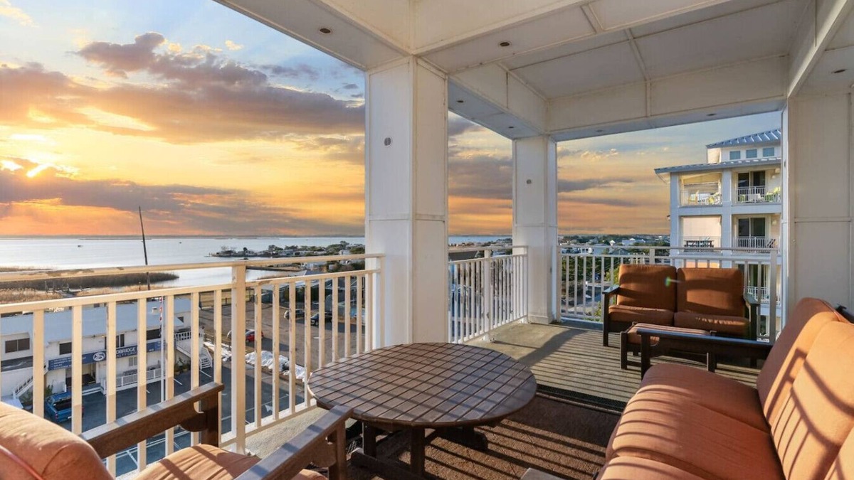 Sandbridge Apartment | New! Oceanfront Penthouse/2 Decks/Pool/Beach/Gym