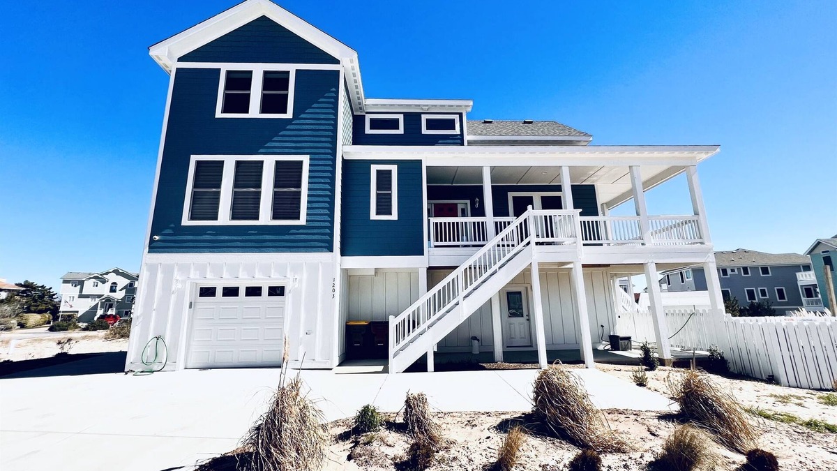 Ocean Hill House | New/Oceanside/Pool/Hot Tub/Tiki Bar/7minwalk2Beach