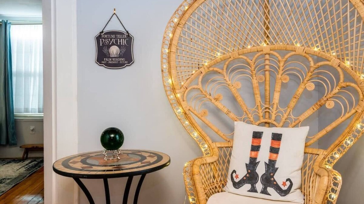 Salem Apartment | *New Omi's Witch House|Downtown Salem|Hocus Pocus