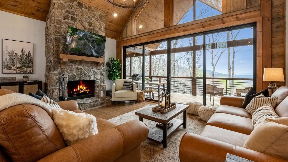 Blue Ridge Cabin | NEW On Cloud Wine, Lux/Modern AMAZING Mtn.Views/Hot Tub/Fire Pit/Private Deck