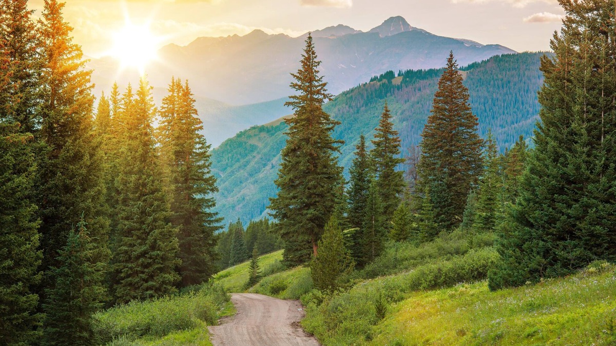 Eagle House | New! On Eagle River| Walk to Downtown| Skiing Less Than 30 Minutes Away