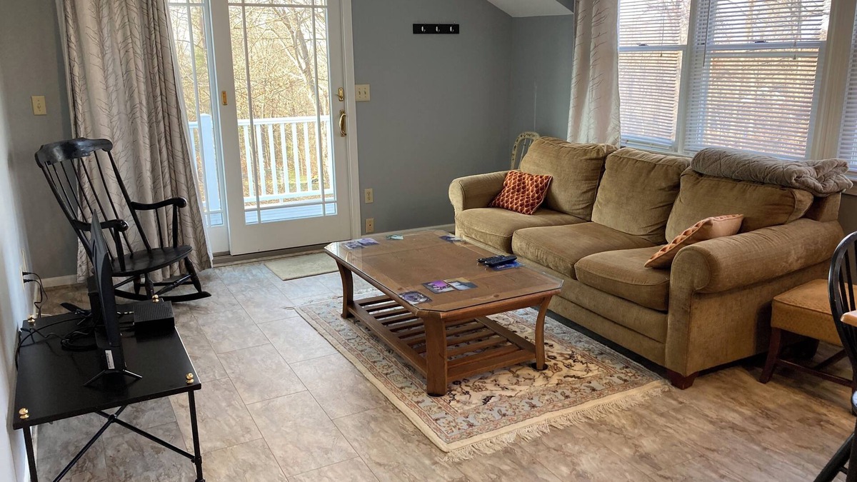 Southbury Apartment | New One Bedroom Apartment Centrally Located in Southbury