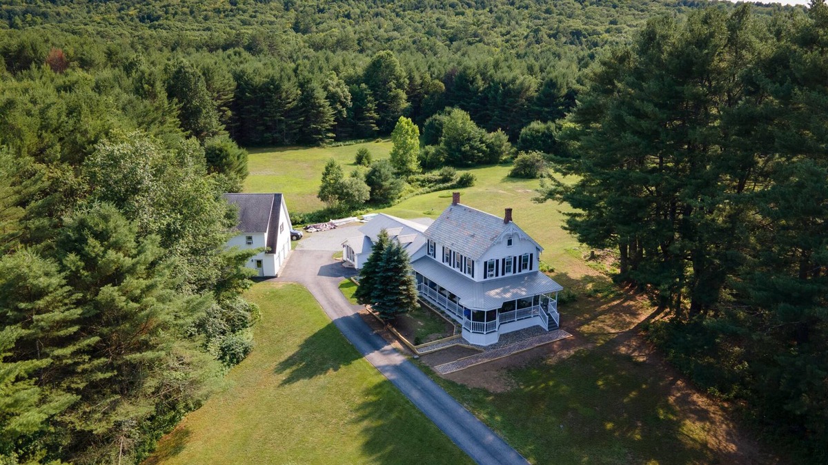 Warrensburg House | NEW! One-of-a-kind The Butterfly Estate Sleeps 24+ Close to LG & Gore!