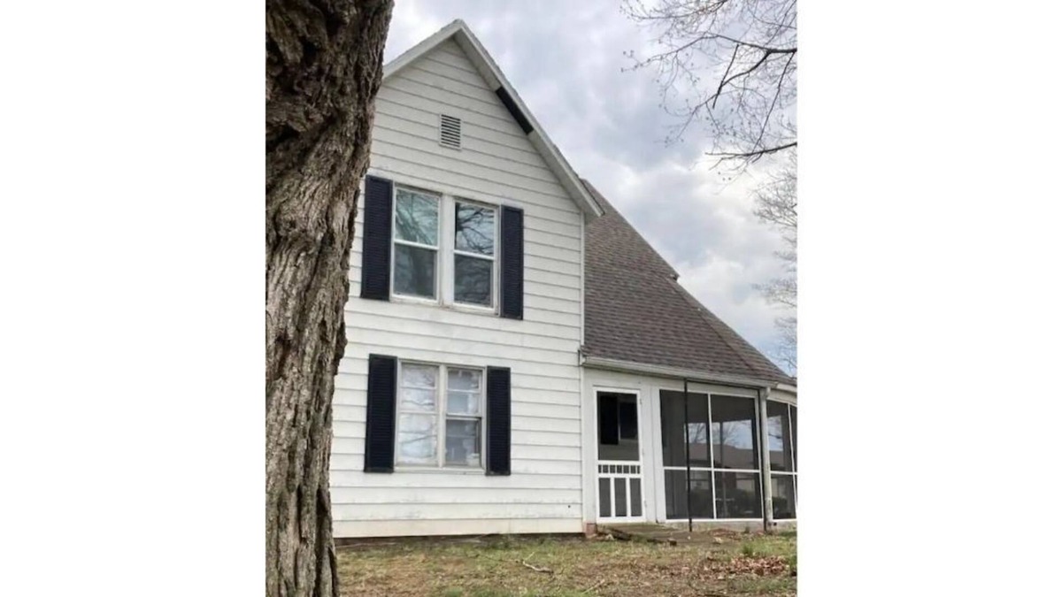 Farmington House | NEW! Original Farm House w/pool and tons of charm