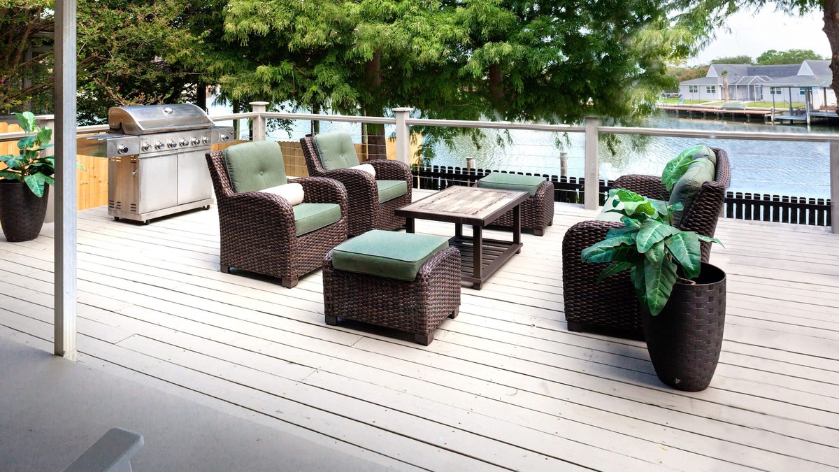 Slidell House | New Orleans Area Beautiful Waterfront Home 4BR with Private Boat Dock