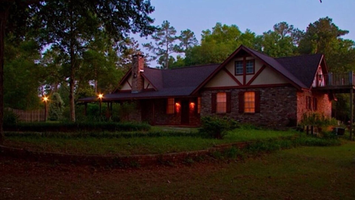 Folsom House | New Orleans northshore retreat. One hour from the city to tranquility.