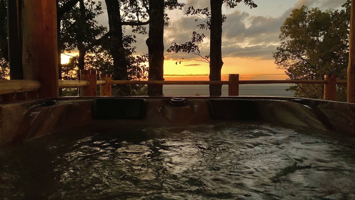 Valley Head Cabin | NEW Owl and Moon Romantic Cabin Majestic Views for Miles Fireplace and Hottub