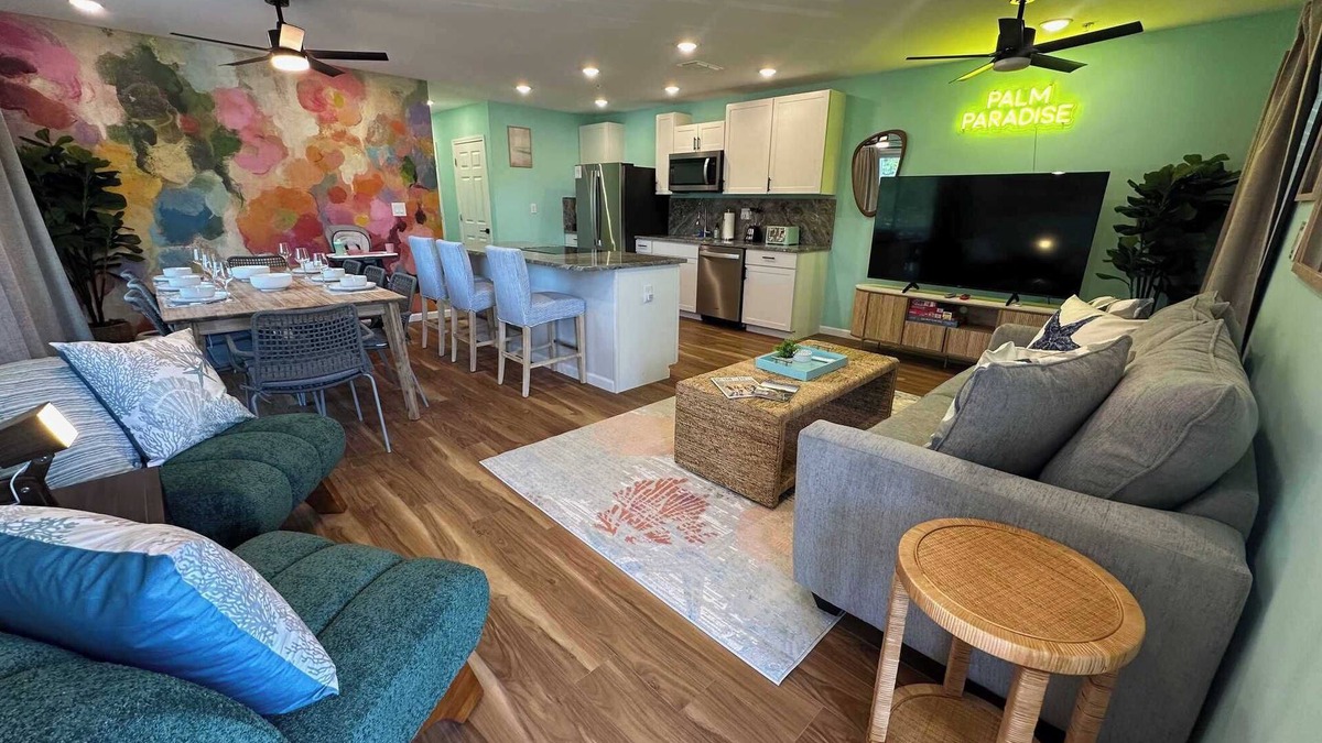 South Bradenton Condo | *NEW* Palm Paradise Blooms - 5bed 2bath Sleeps 10
