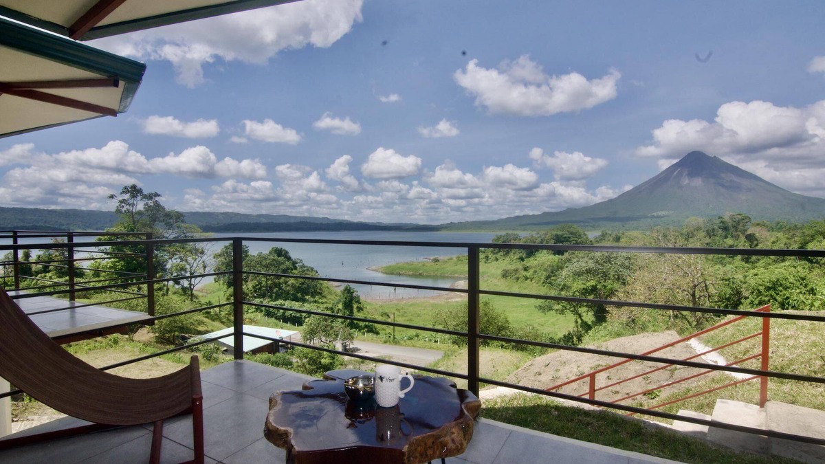 El Fosforo House | NEW. Papaya Bungalow. Hilltop Bungalow with Spectacular Lake & Volcano Views.