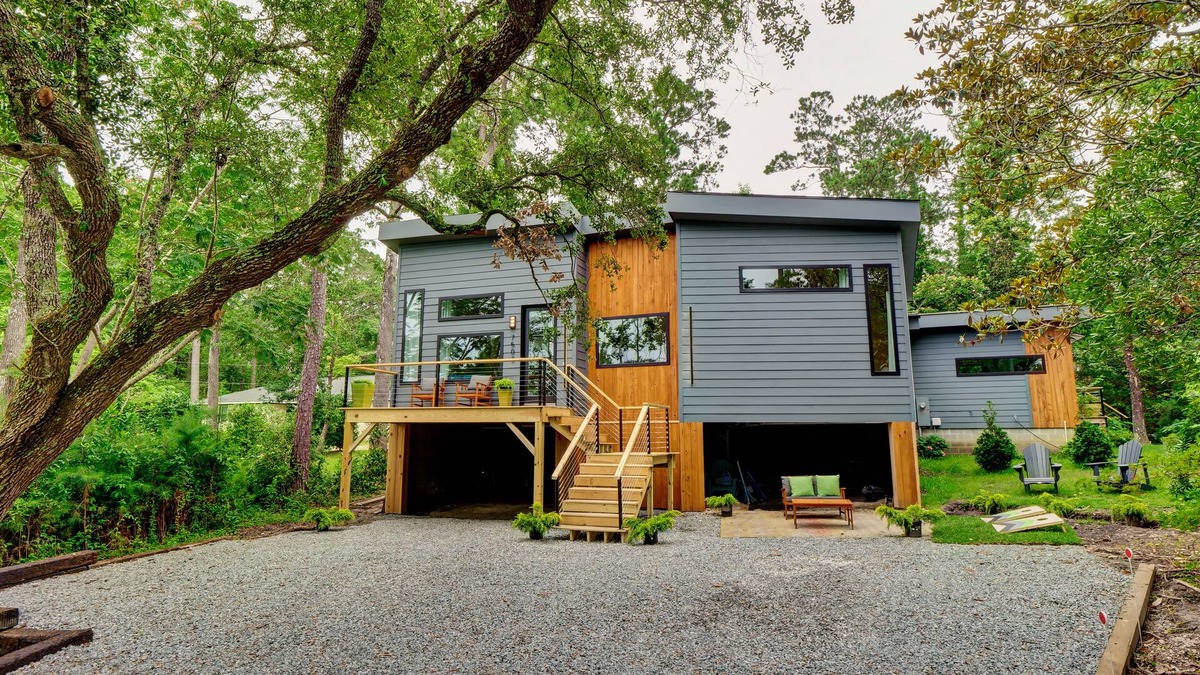 Ogden House | NEW peaceful, in the trees, close to the beach
