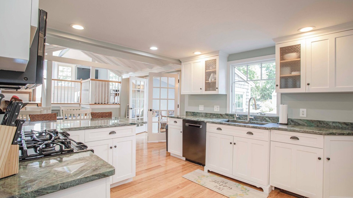 Scituate House | New! Perfect Beach Getaway-Sleeps 12, Dog Friendly, Short Walk to Egypt Beach