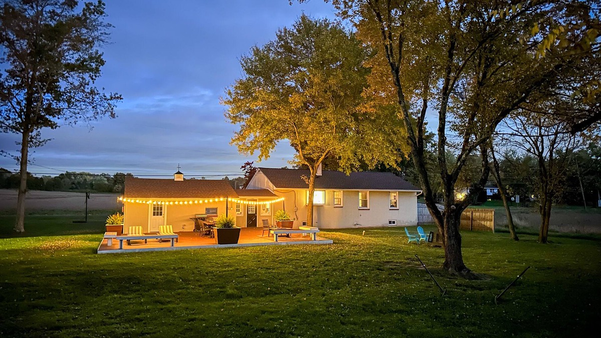 Blooming Glen House | New! Pet-friendly Bucks County home, huge backyard
