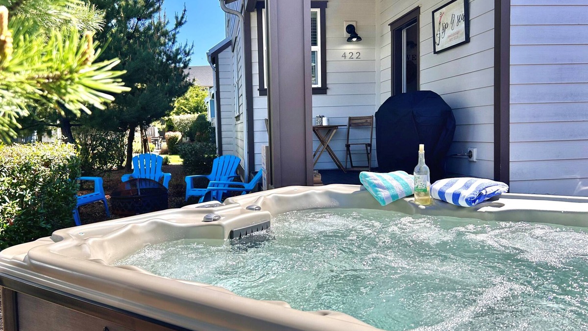 Ocean Shores House | NEW! Pet friendly luxe getaway with hot tub in Ocean Shores