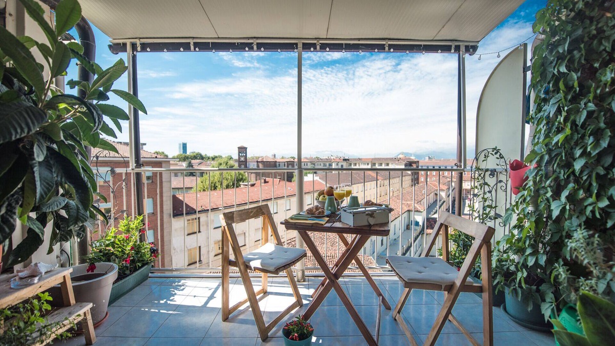 Borgo Dora Apartment | New picturesque and central penthouse, with a splendid view of the mountains