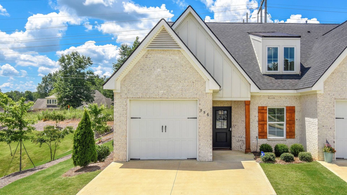 Auburn - Opelika House | NEW! Plains Getaway In Auburn, 3BR/3BA townhome that sleeps 8 w/EV Charger!