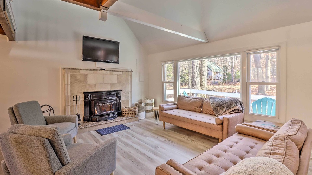 Thornhurst Cabin | NEW! Pocono Lake Cabin w/ Community Amenity Access