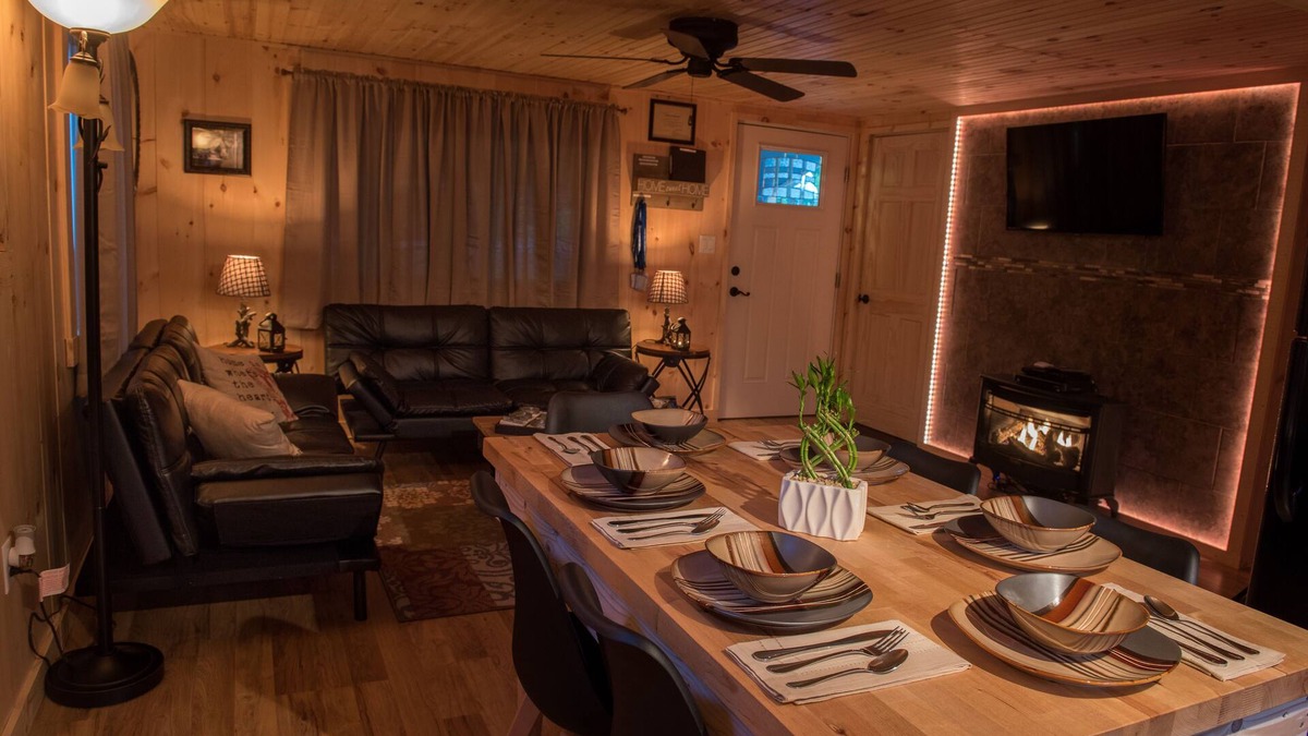 Albrightsville House | New Pocono Mountain Cabin & NEW 7 Person Hot tub & Playground new Gaming system!