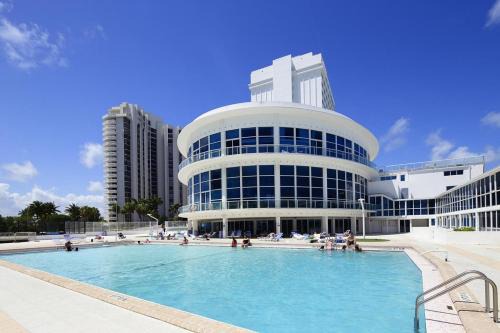 Mid Beach Apartment | New Point Miami Beach Apartments