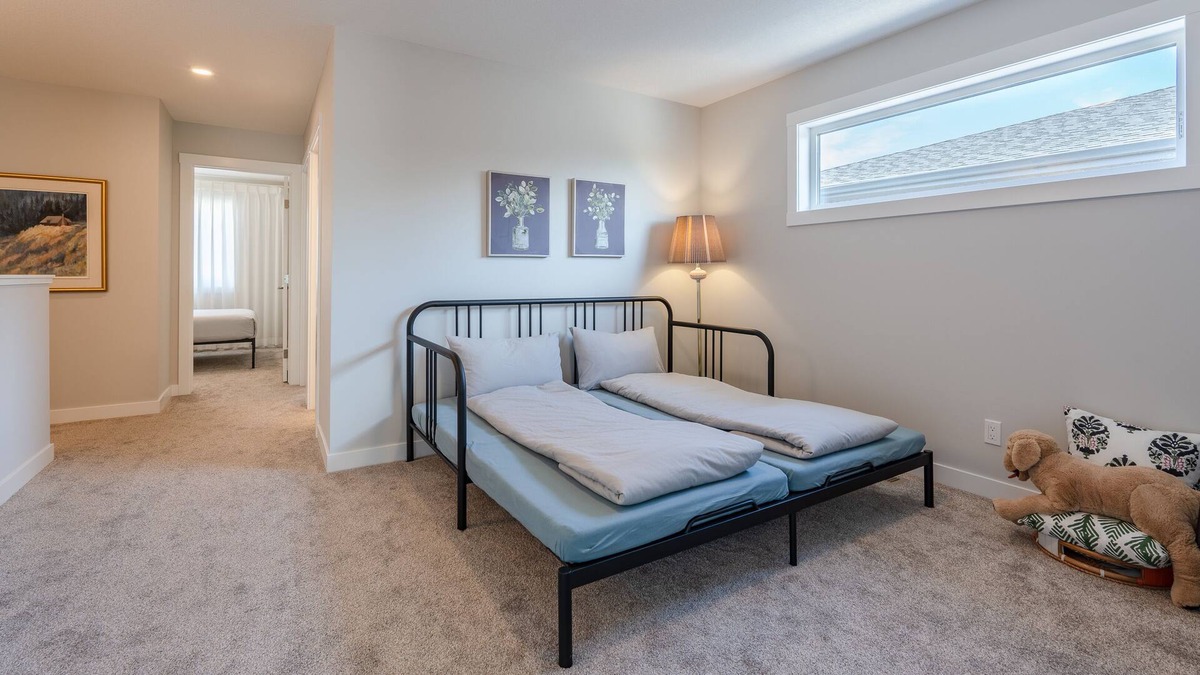 Keith House | NEW! Pond View! stunning luxury stay & Central AC & Sleep 8