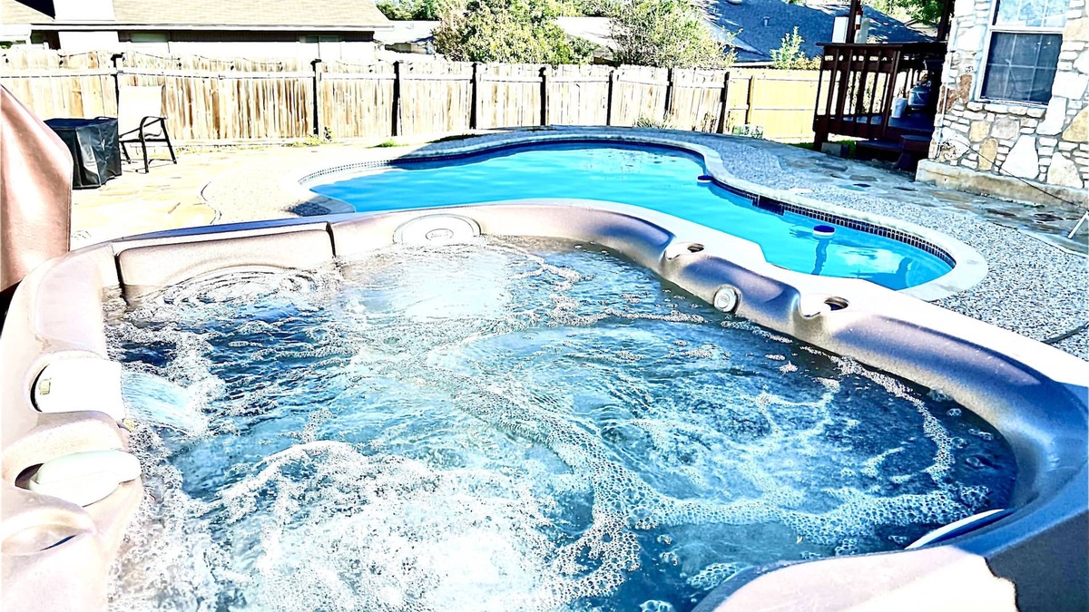 Heritage House | New! Pool - Hot Tub 4bd/2b renovated near Sea World/Lackland