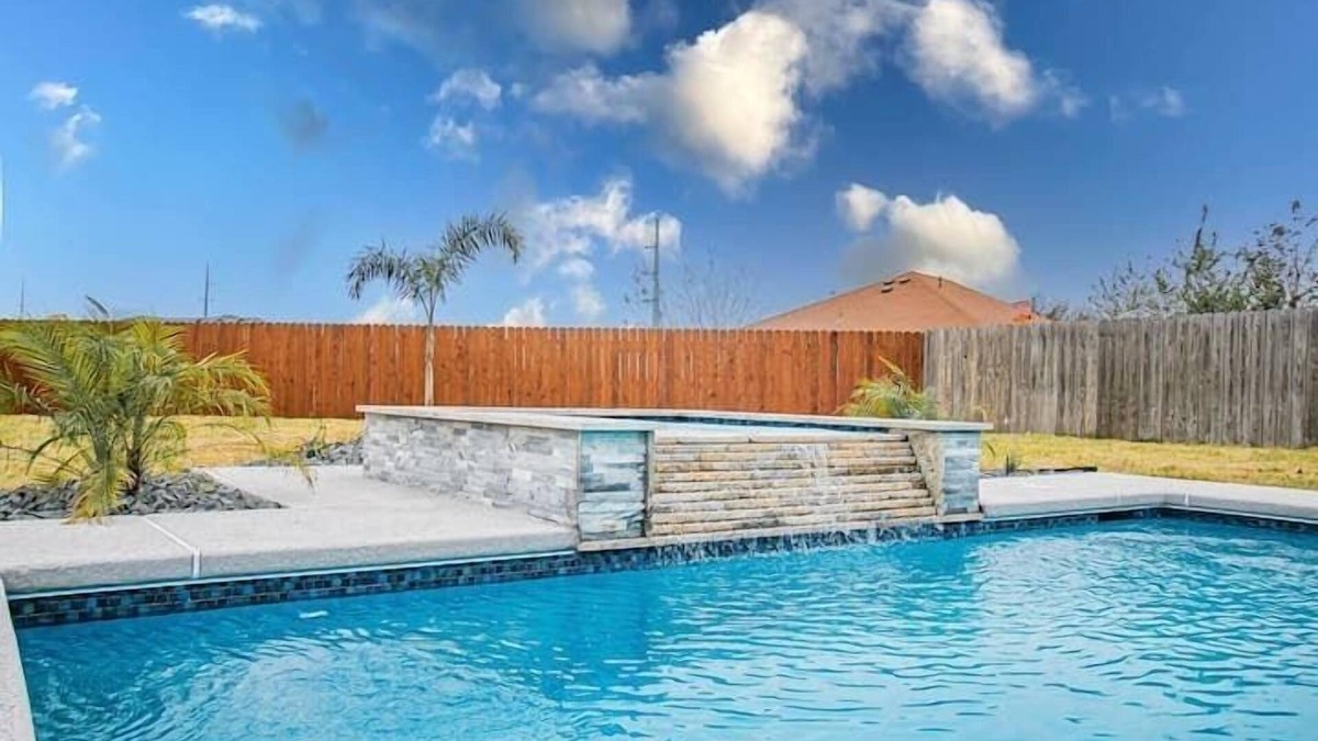 Harlingen House | New! Pool * Hot Tub* Gameroom *