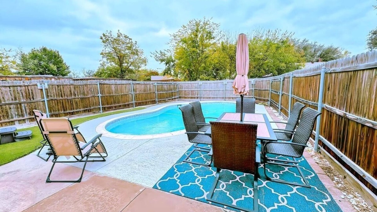 Northeast Carrollton House | New! Pool, Sauna & Wellness Retreat. Spacious home! 3Bed 2Bath.