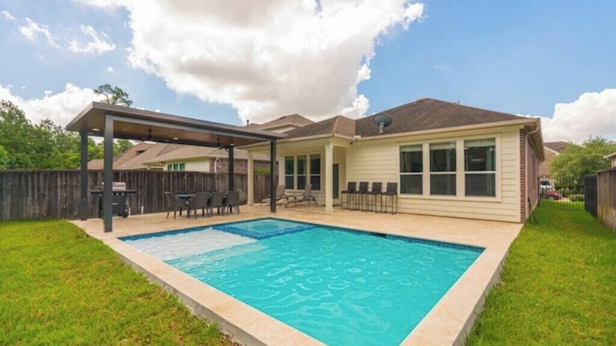 Indian Springs House | New POOL & SPA + Pergola & BBQ modern 1 story home