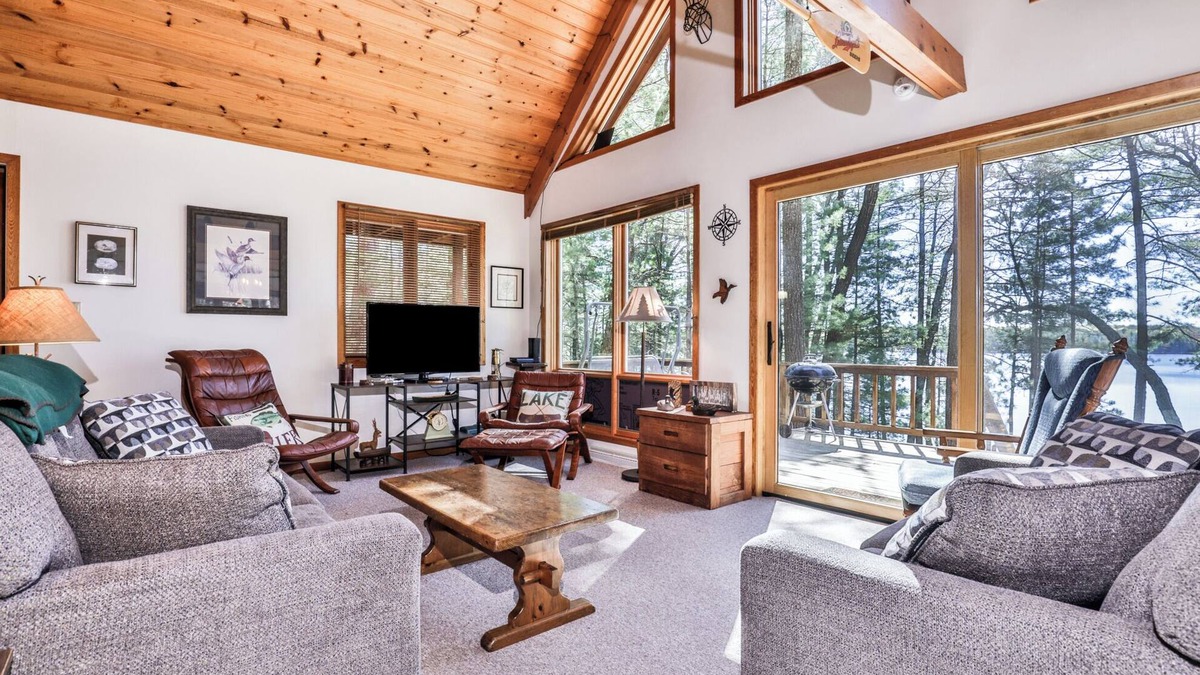 Three Lakes House | NEW! Private 2 bedroom with loft on Virgin Lake!
