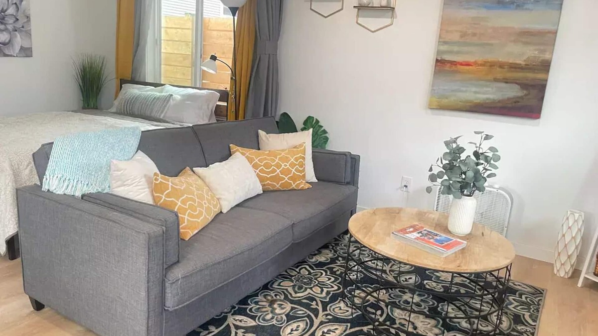 Roosevelt House | NEW private entry tiny home near GreenLake/Lightrail/I-5