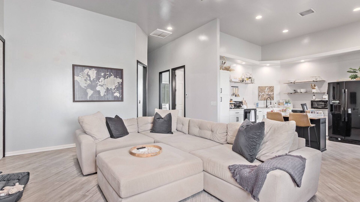 Peoria House | New, Private Guest House with Garage and Gym