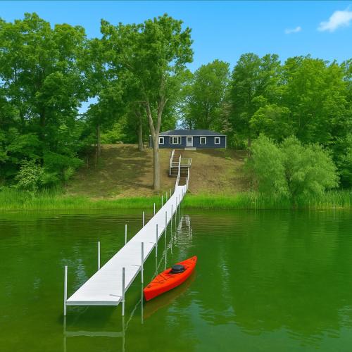 Drayton Plains House | New! Private Lakefront Retreat 3BR 2BA Game Room