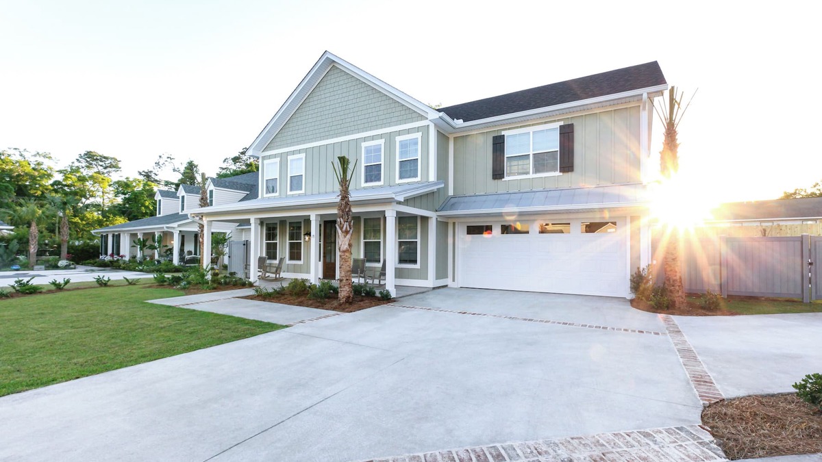 Saint Simons Island House | NEW, Private Pool, FREE Golf Carts, Blocks from Beach, 5-bedrooms, FREE Bikes