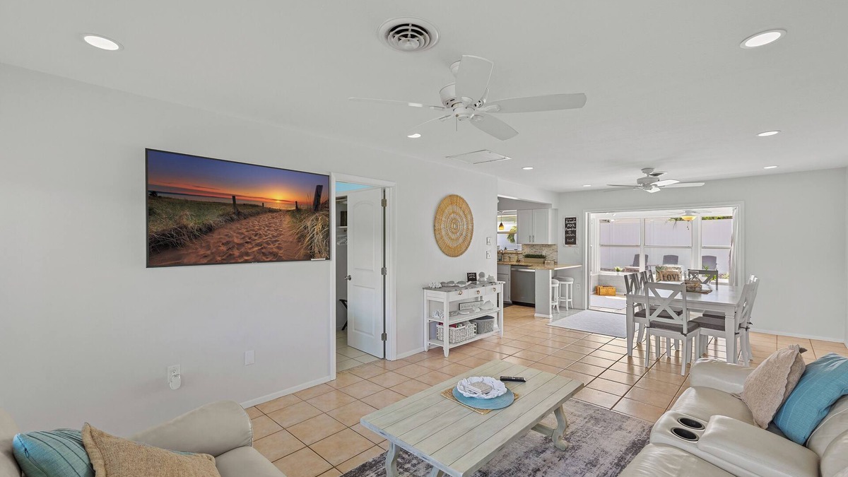 South Venice House | NEW! Private Pool Paradise- Minutes to Multiple beaches! Venice, FL