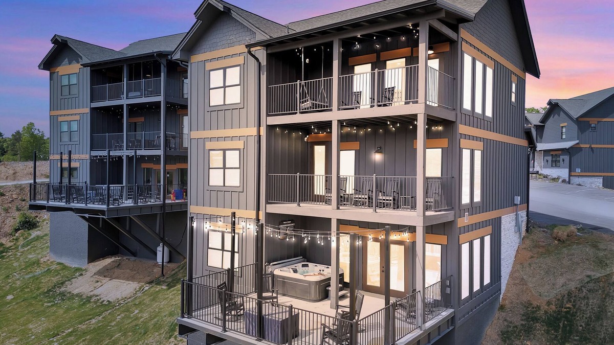 Sevierville Cabin | NEW Private Pool & Waterpark, Close to attractions