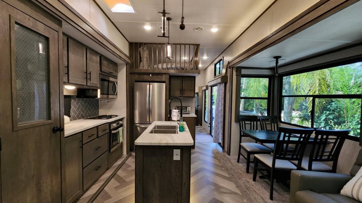 River Ranch Cottage | NEW Private RV Rental for Large Groups w/Golf Cart! 271