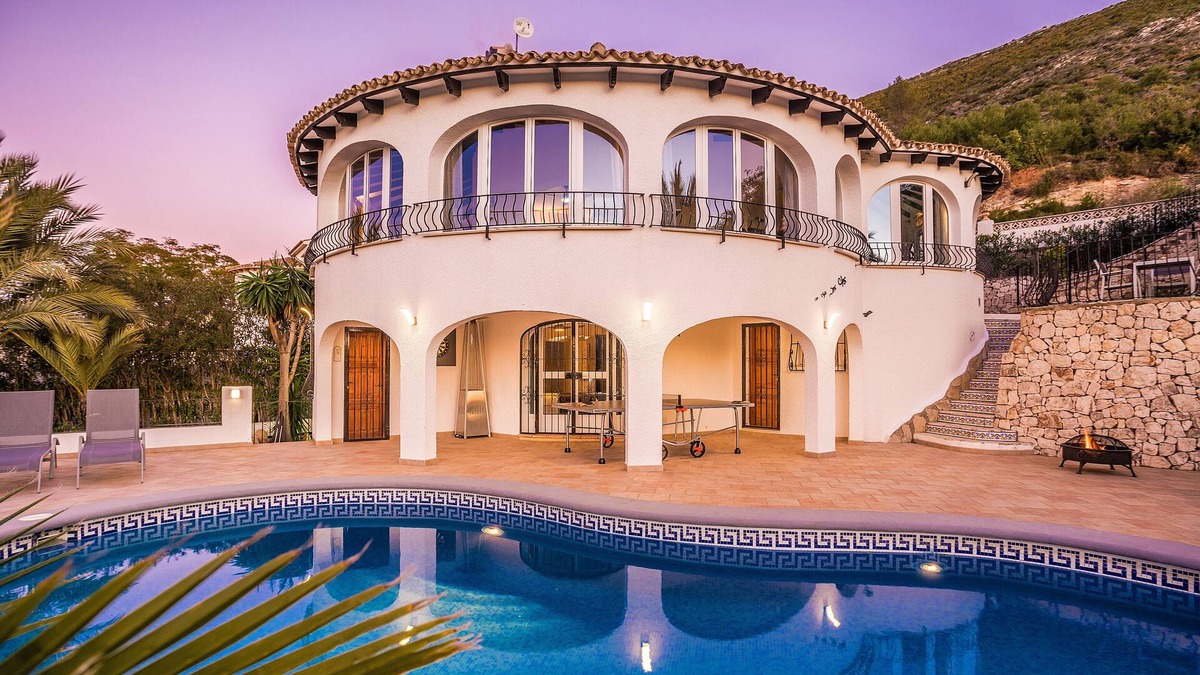 Cansalades Villa | *New* - Private & Spacious for 8