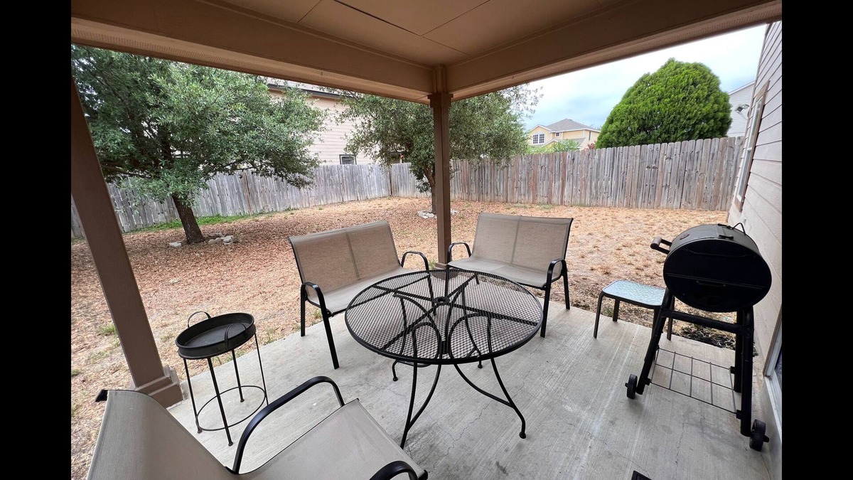 Bonanza House | ★ NEW PRIVATE WORK/TRAVEL SUITE in Laredo! ★
