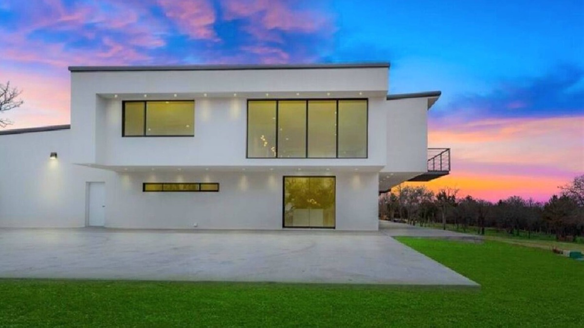 Ardmore House | New! Pure Luxury W Private Indoor Pool/Spa Near Sandy Beach!