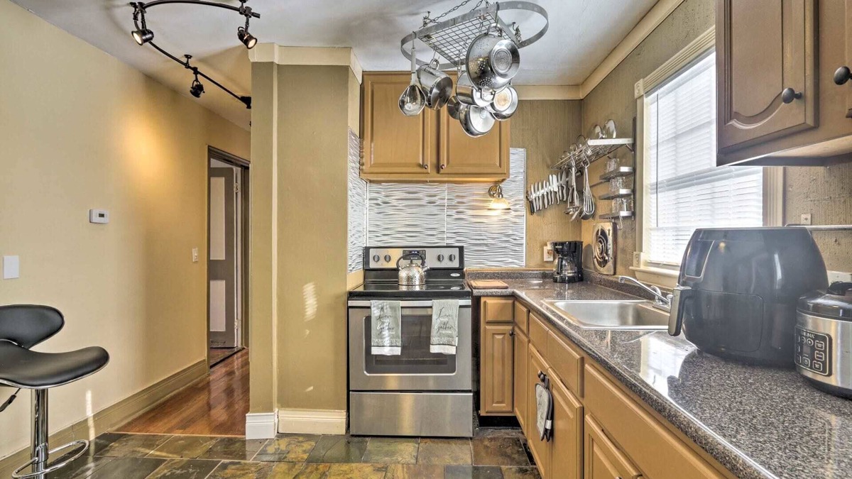 East Hartford House | New!Quaint & Convenient Hideaway: Great Location