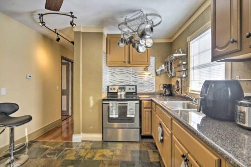 East Hartford House | New Quaint & Convenient Hideaway Great Location