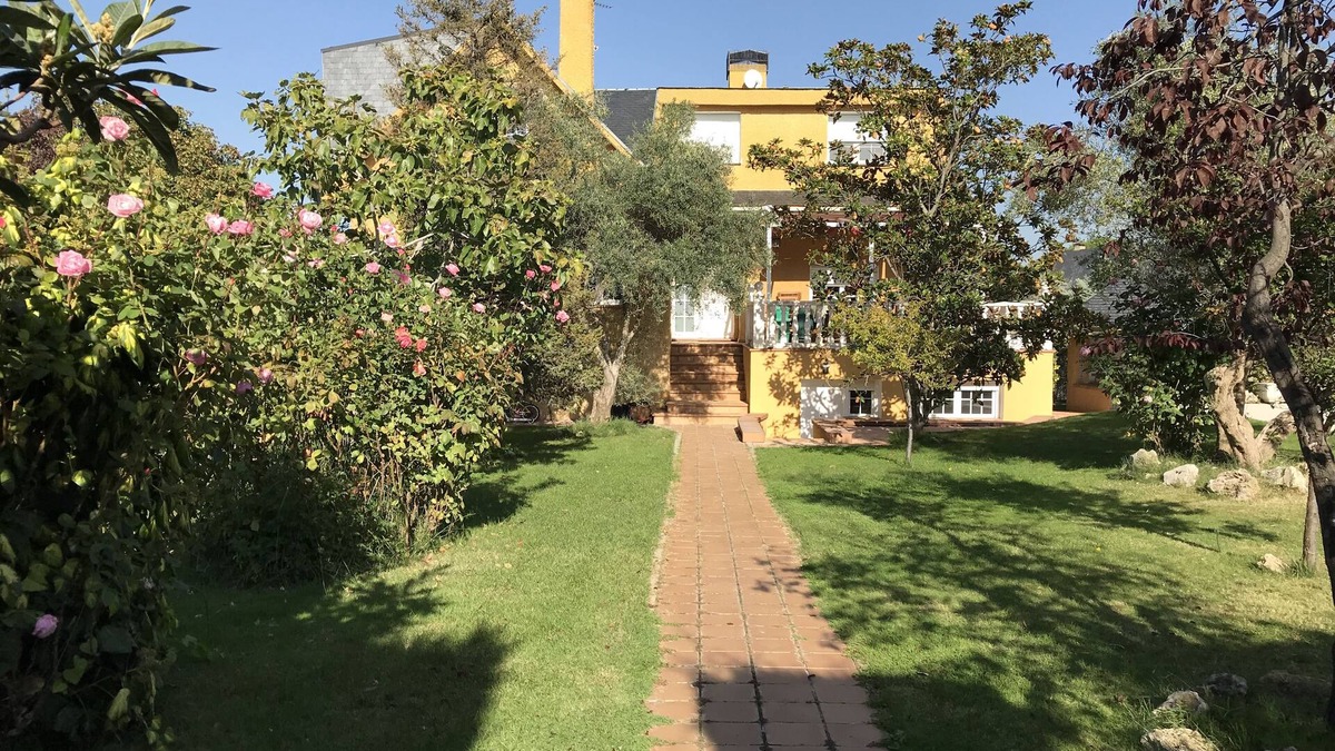 Boadilla del Monte Apartment | New, quiet, bright, fully equipped apartment with garden and pool
