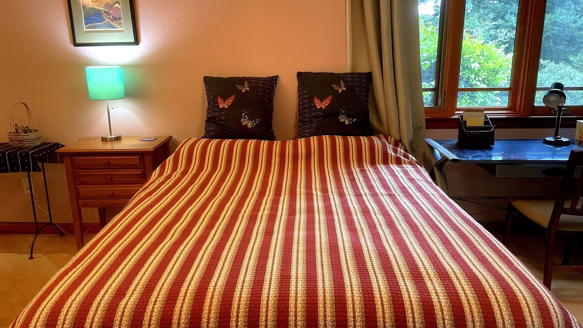 Ladera Apartment | New! Quiet Studio. Private Entrance. Parking. WiFi. Laundry. Near Stanford.