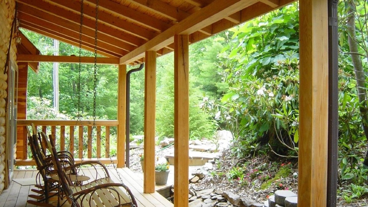 Spruce Pine Cabin | New red cedar log home just off the blue ridge parkway in Little Switzerland, NC
