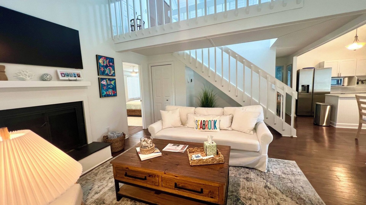 Seabrook Island Cottage | New. Refined beach sanctuary under ancient oaks. Super clean.