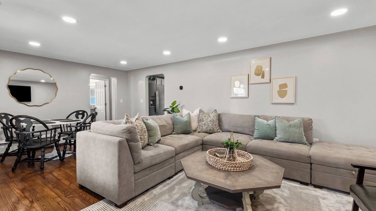Shelby Township Apartment | NEW! Relaxing & Peaceful 2 BR FLAT | Top Location