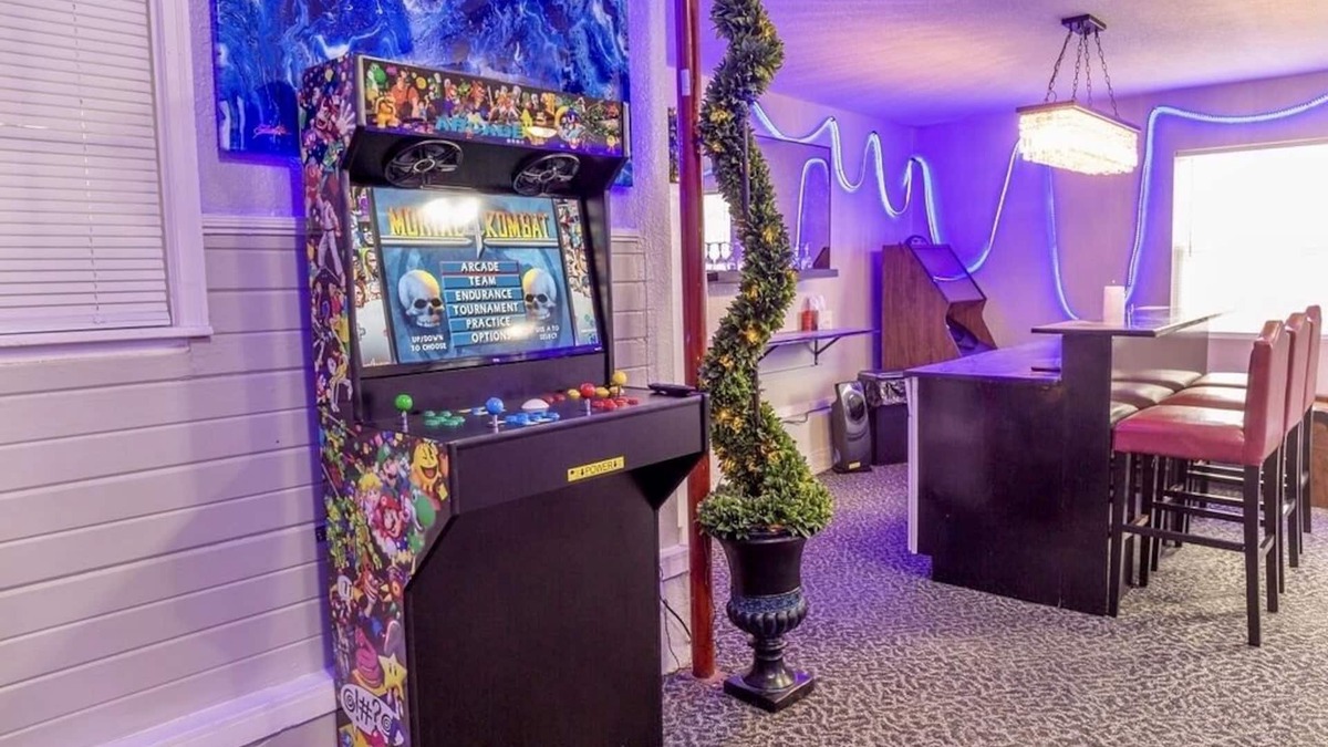 Urbandale House | NEW REMODEL! ARCADE GAMES, PNG PNG, SKEE BALL, ACCESS TO POOLS.WE HAVE IT ALL!