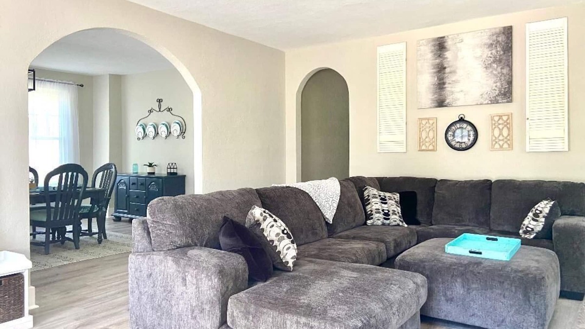 St. Charles Historic District House | New Remodel in St. Charles - Sleeps 10! New patio! Large Fenced-in backyard!