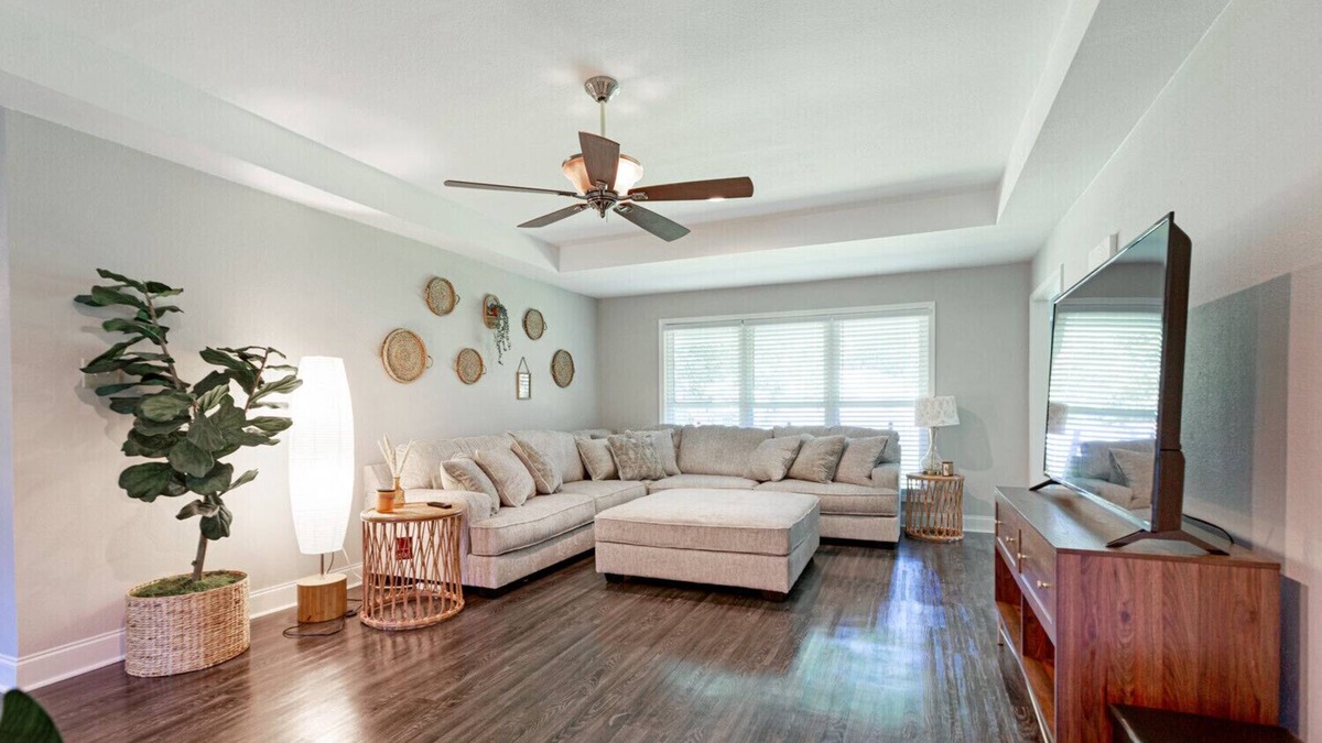 South Baton Rouge House | New Remodel Modern Decor 2 Minutes to Restaurants Mall of LA Target I-10 TopGolf