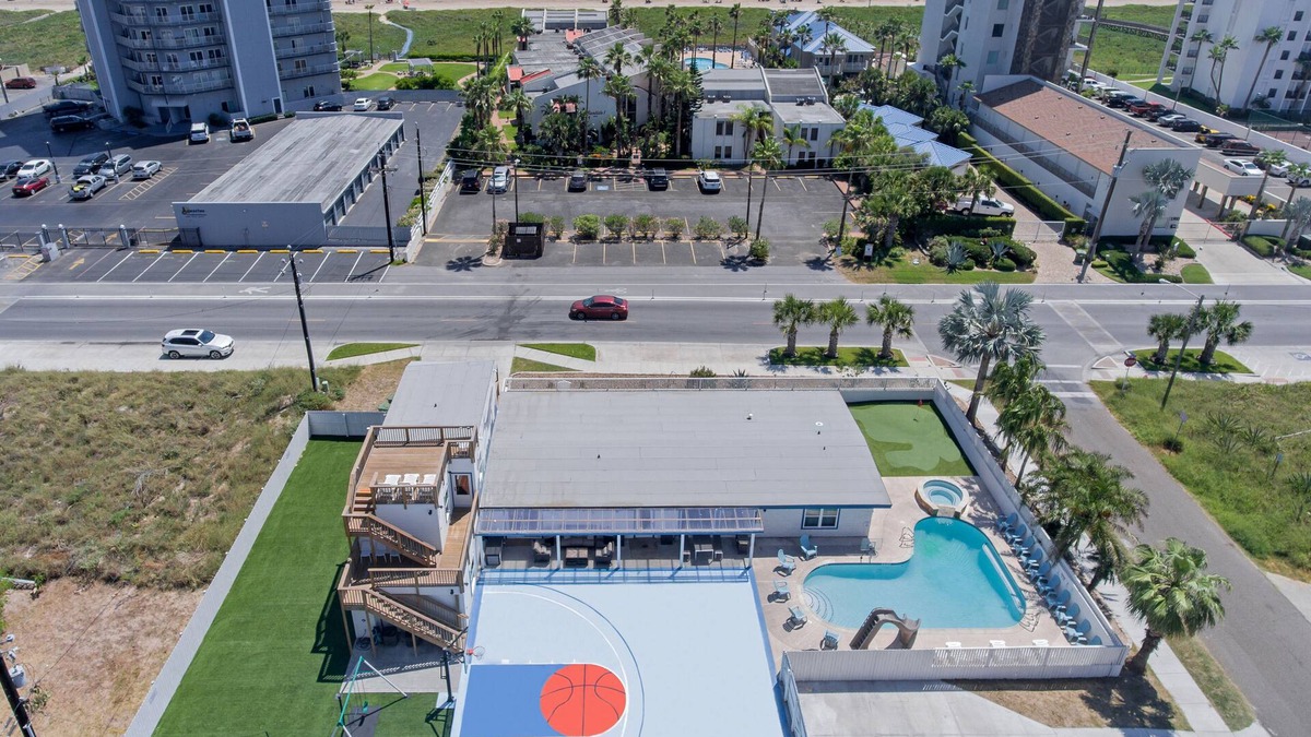 South Padre Island House | New&Remodel/Beachview/Putting Green/Bball & Artificial Turf Court/Water Slide/Heated Pool/Hot Tub!