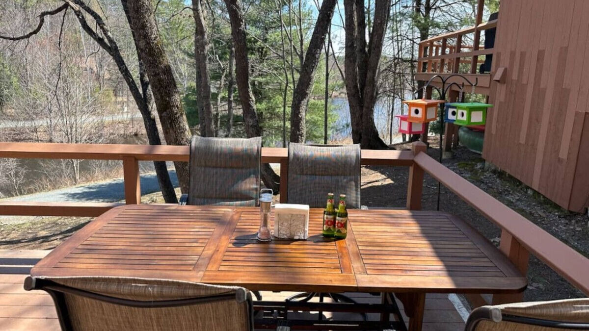 Grantham House | NEW! Renovated 3BDLakehouse w Kayaks fully stocked